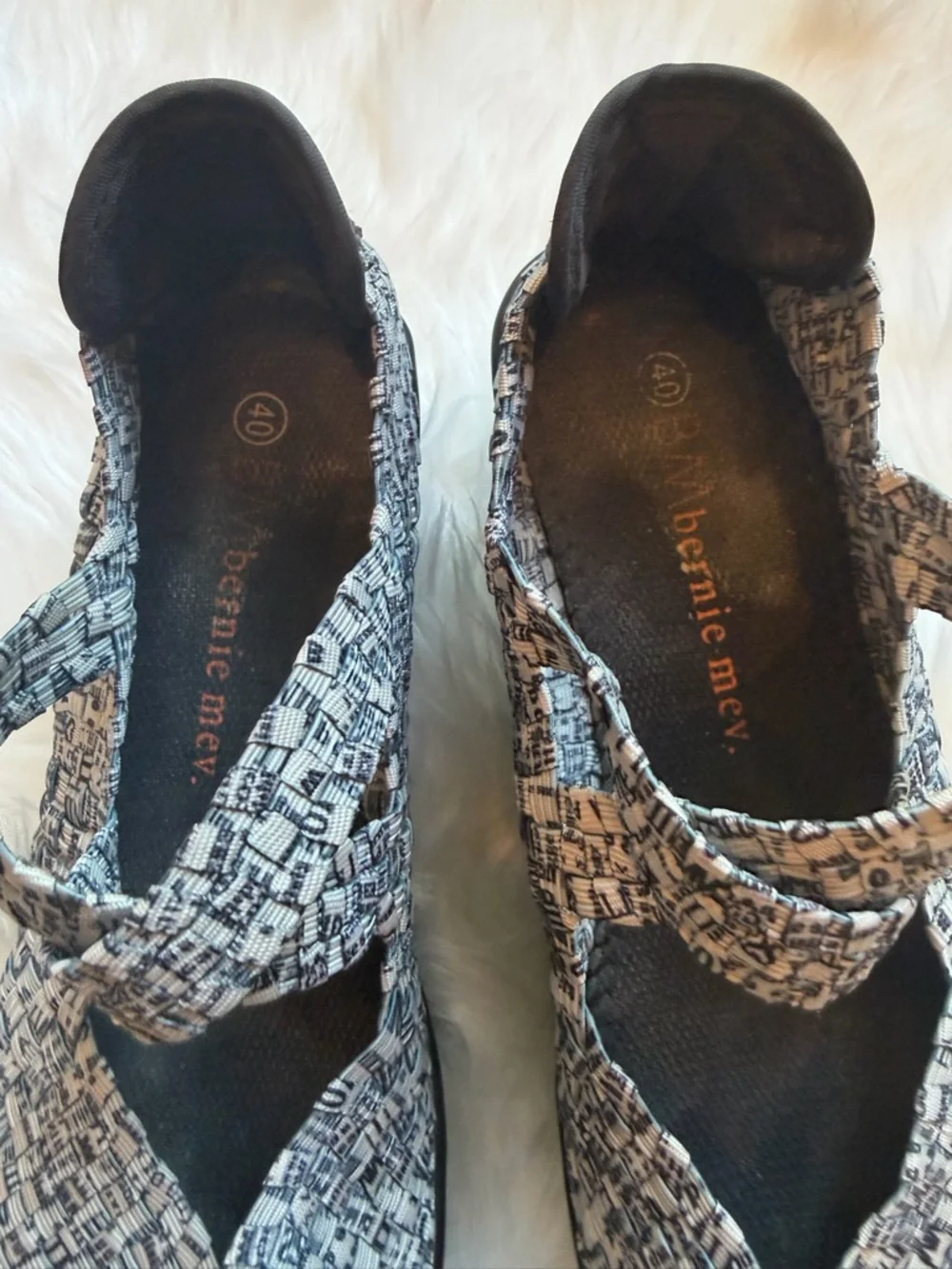 bernie mev. Lulia Newsprint Black White Woven Shoes wedge size 40